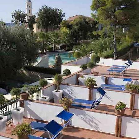 Hotel Ristorante Cavaliere สการีโอ ภายนอก รูปภาพ