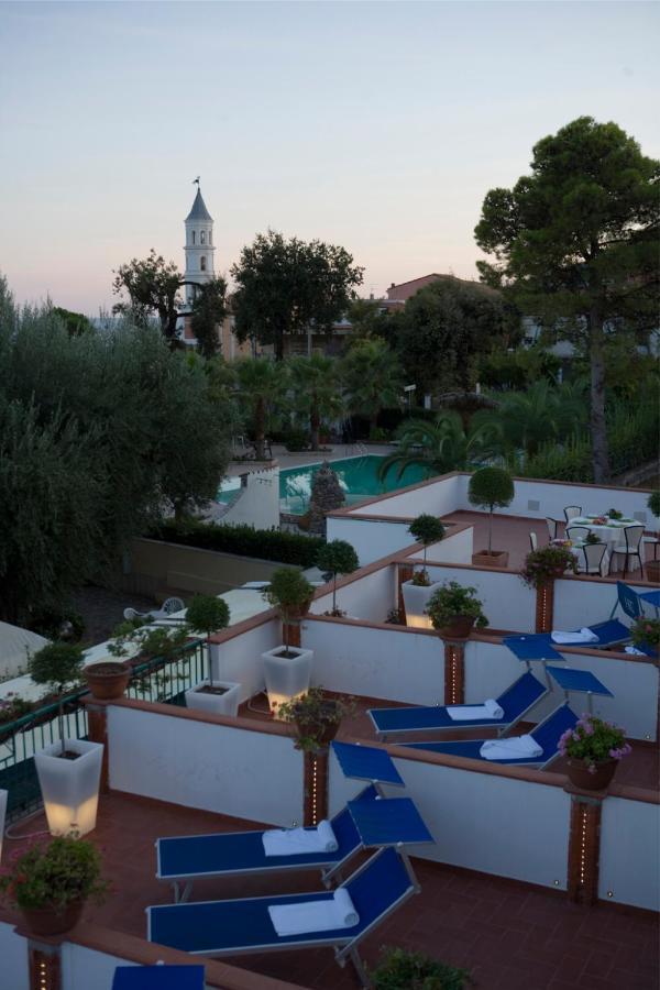 Hotel Ristorante Cavaliere สการีโอ ภายนอก รูปภาพ