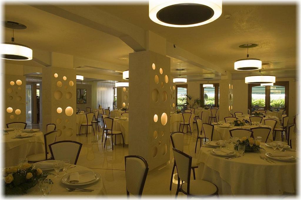 Hotel Ristorante Cavaliere สการีโอ ภายนอก รูปภาพ