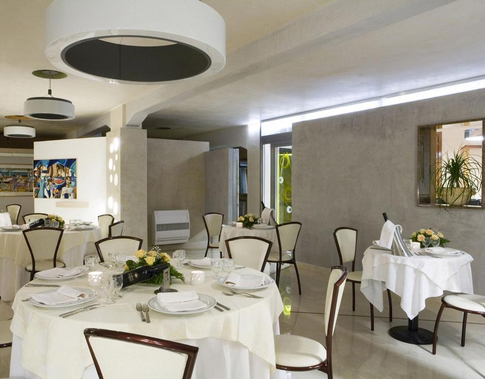 Hotel Ristorante Cavaliere สการีโอ ภายนอก รูปภาพ