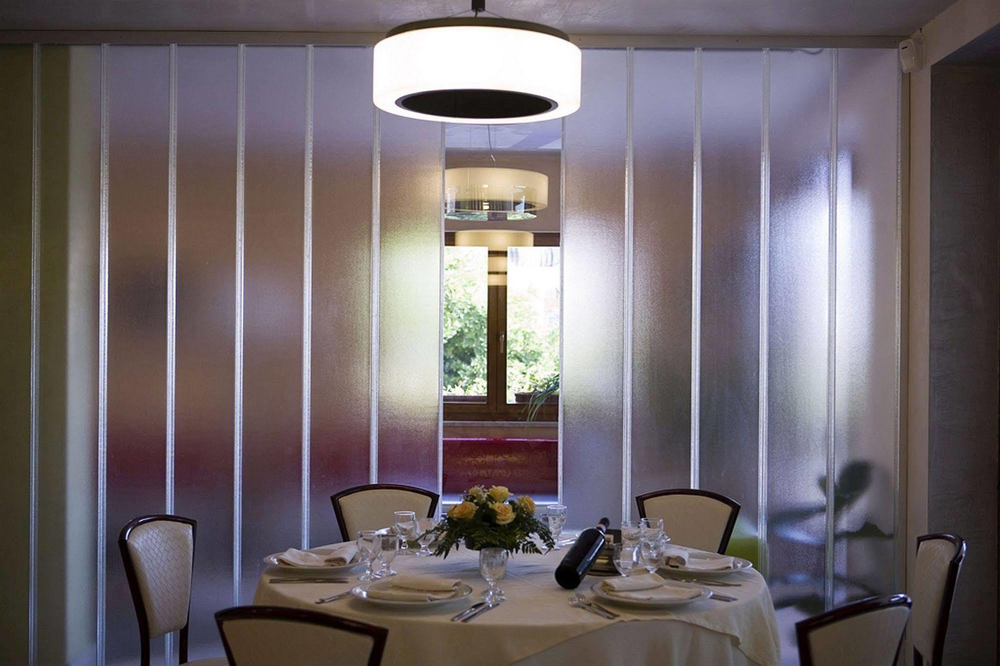 Hotel Ristorante Cavaliere สการีโอ ภายนอก รูปภาพ