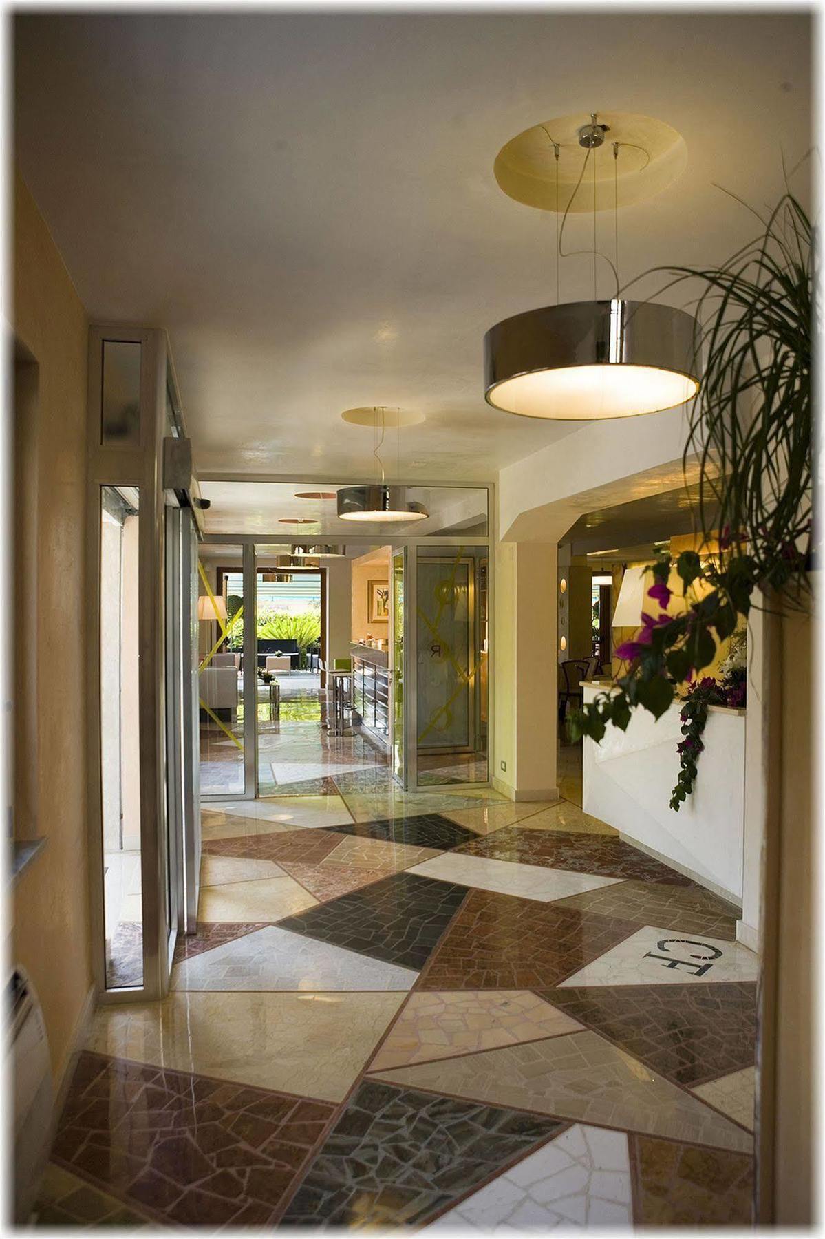 Hotel Ristorante Cavaliere สการีโอ ภายนอก รูปภาพ