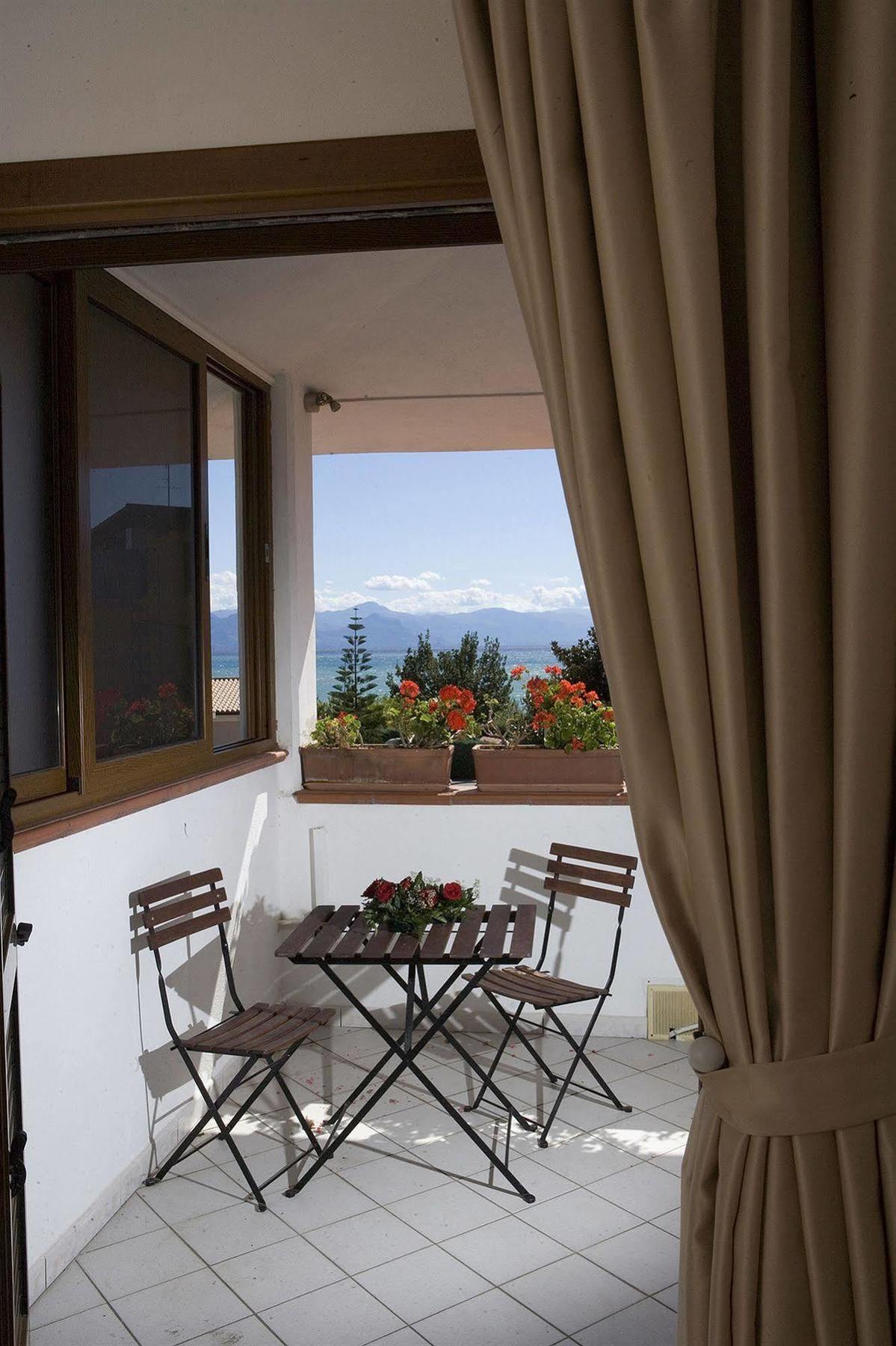 Hotel Ristorante Cavaliere สการีโอ ภายนอก รูปภาพ