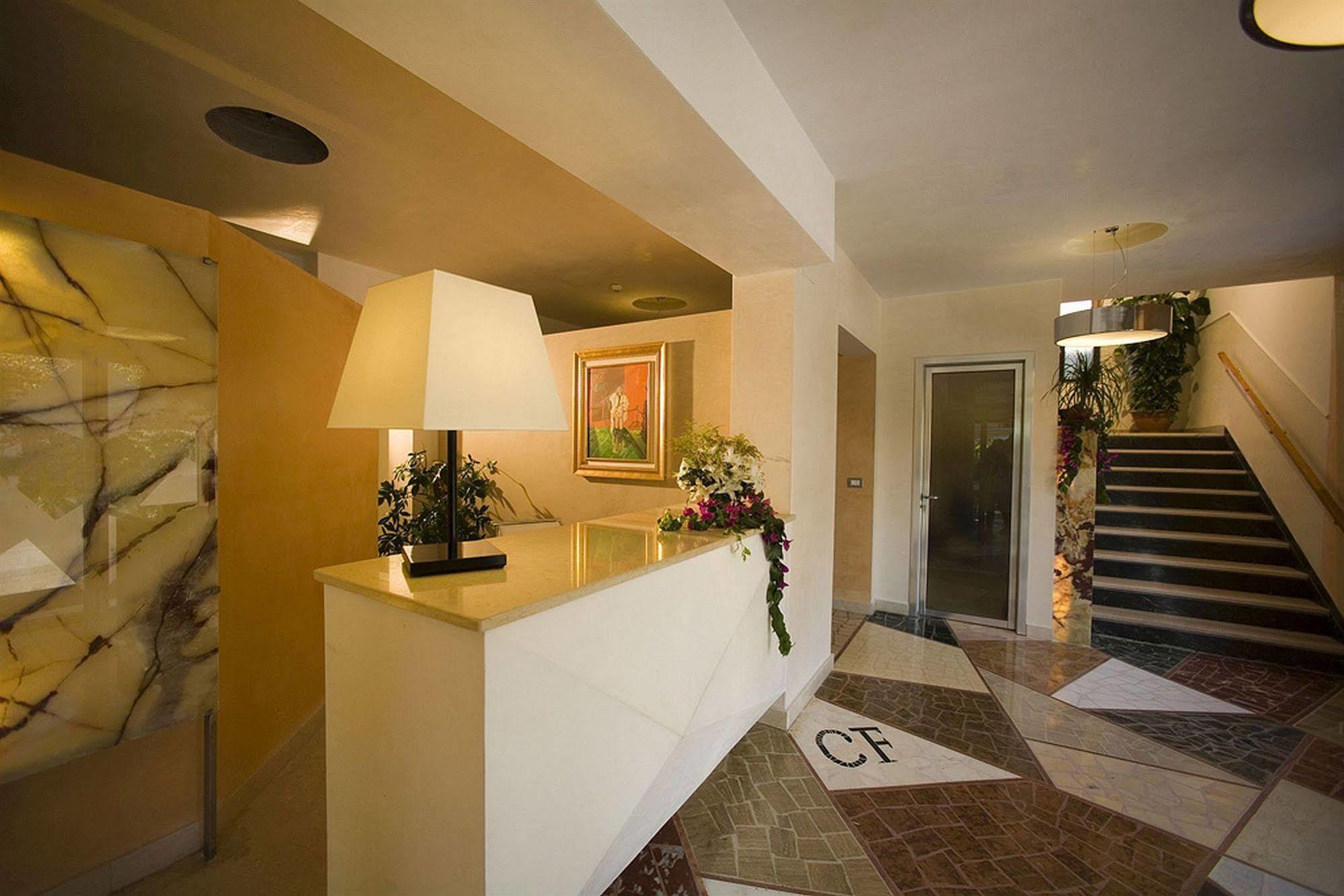 Hotel Ristorante Cavaliere สการีโอ ภายนอก รูปภาพ
