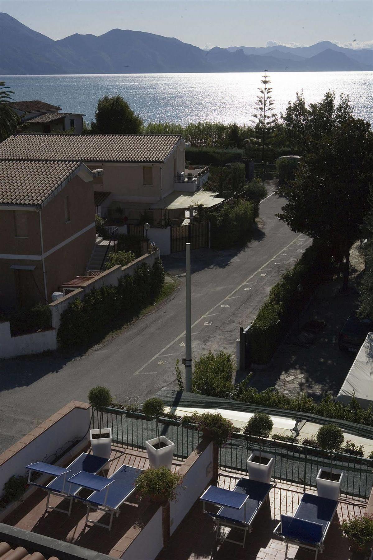 Hotel Ristorante Cavaliere สการีโอ ภายนอก รูปภาพ
